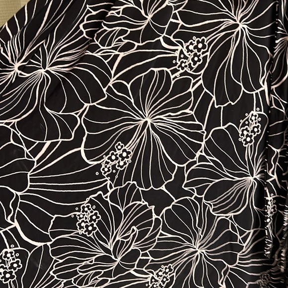 Ladies dress - Picture 4 of 6